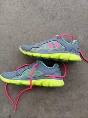 Woman’s size 6.5 under armor shoes
